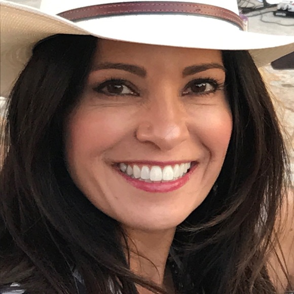 Meet your Posher, Stephanie - Picture 1 of 1